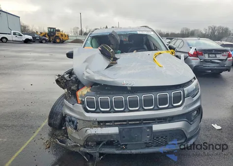 2022 Jeep Compass Latitude z USA, uszkodzony, nr VIN 3C4NJDBB5NT182944